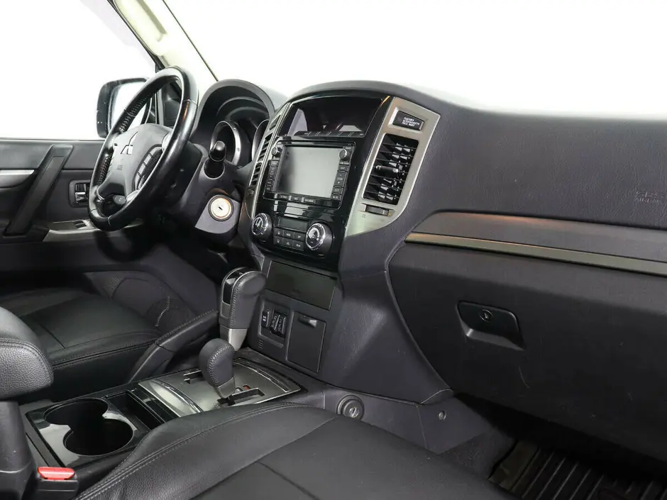 Mitsubishi Pajero, 2015 г.