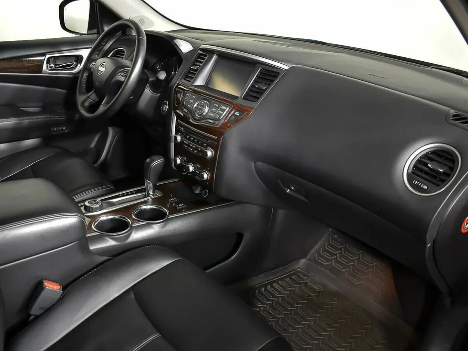 Nissan Pathfinder, 2015 г.