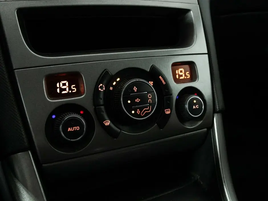 Peugeot 308, 2011 г.